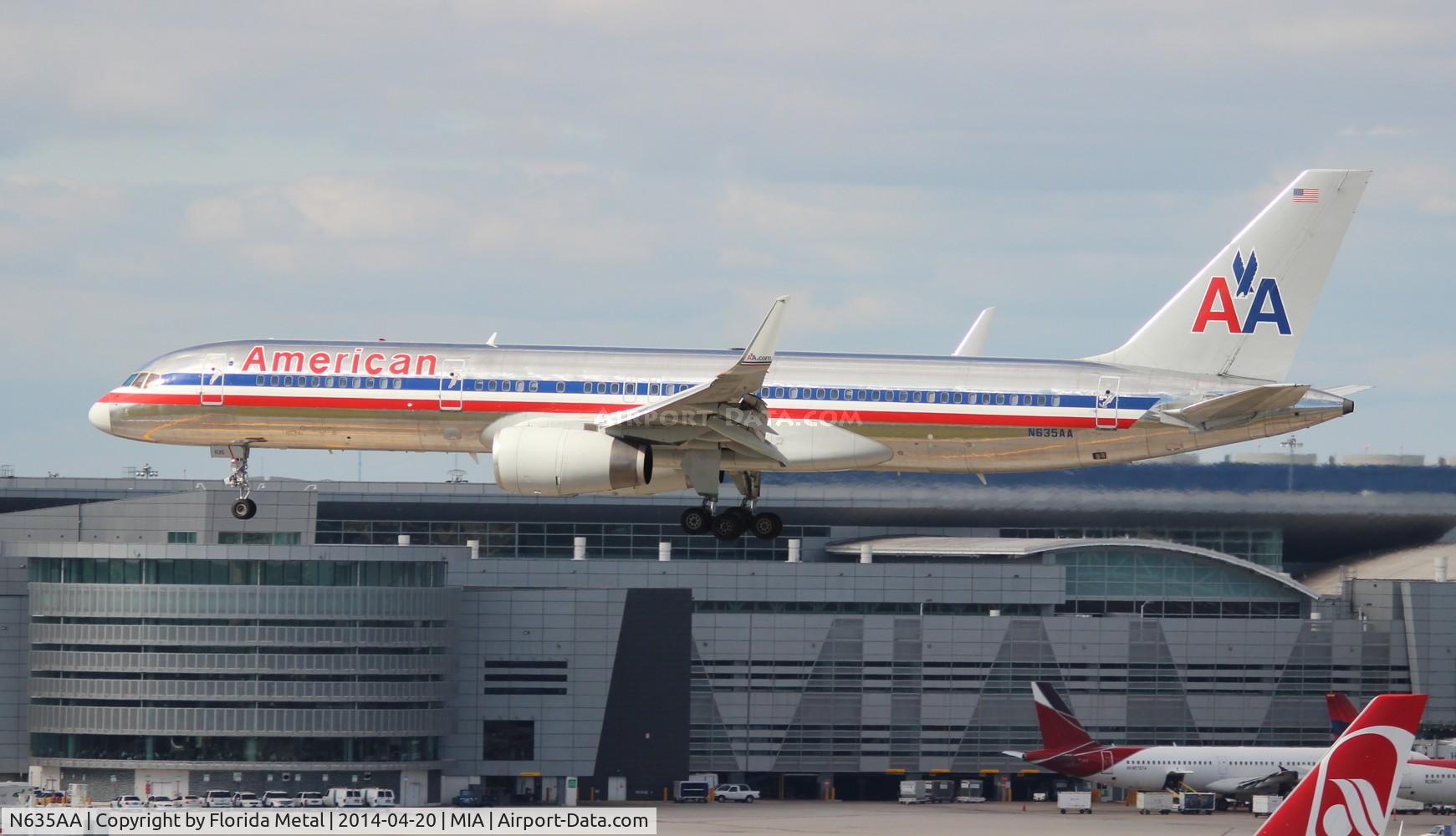 N635AA, 1990 Boeing 757-223 C/N 24593, American