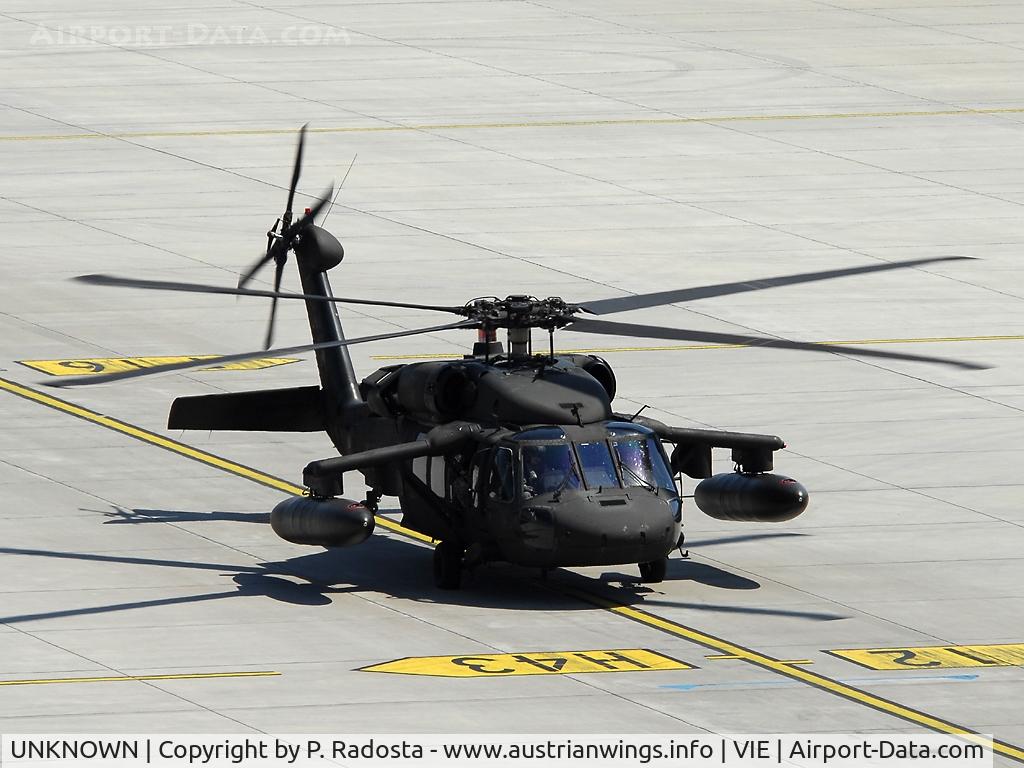 UNKNOWN, Helicopters Various C/N unknown, US-Black Hawks arrived in VIE to receive fuel