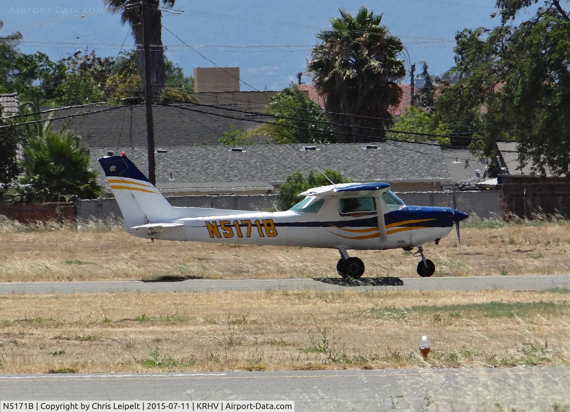 N5171B, 1979 Cessna 152 C/N 15283787, A local 1979 Cessna 152 with a SJ State Spartan logo on the tail landing on runway 31L during the Reid Hillview Airport Day/STEAM Festival.