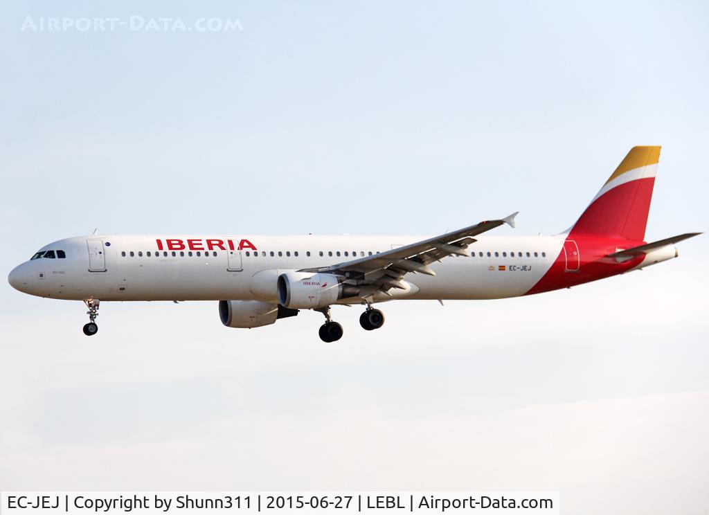 EC-JEJ, 2005 Airbus A321-211 C/N 2381, Landing rwy 25R in new c/s