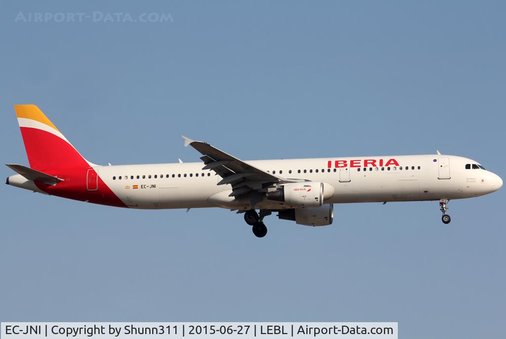 EC-JNI, 2004 Airbus A321-211 C/N 2270, Landing rwy 25R in new c/s