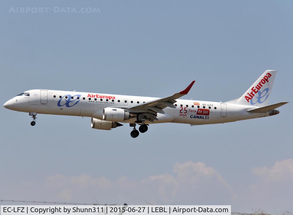 EC-LFZ, 2010 Embraer 195LR (ERJ-190-200LR) C/N 19000357, Landing rwy 25R with additional '25 anys fora de joc / Canal 4' titles