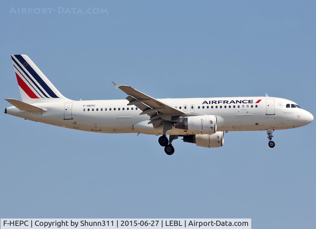 F-HEPC, 2010 Airbus A320-214 C/N 4267, Landing rwy 25R in new c/s