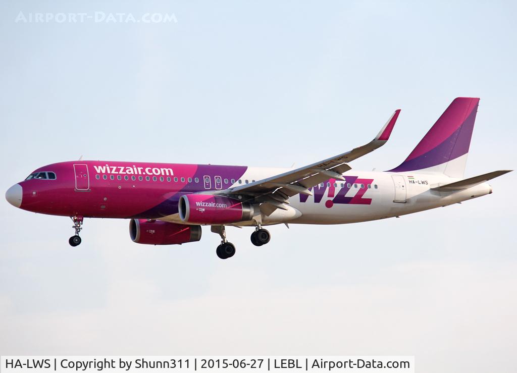 HA-LWS, 2013 Airbus A320-232 C/N 5608, Landing rwy 25R with white nose...