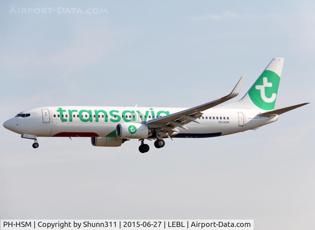 PH-HSM, 2015 Boeing 737-8K2 C/N 42067, Landing rwy 25R in new c/s