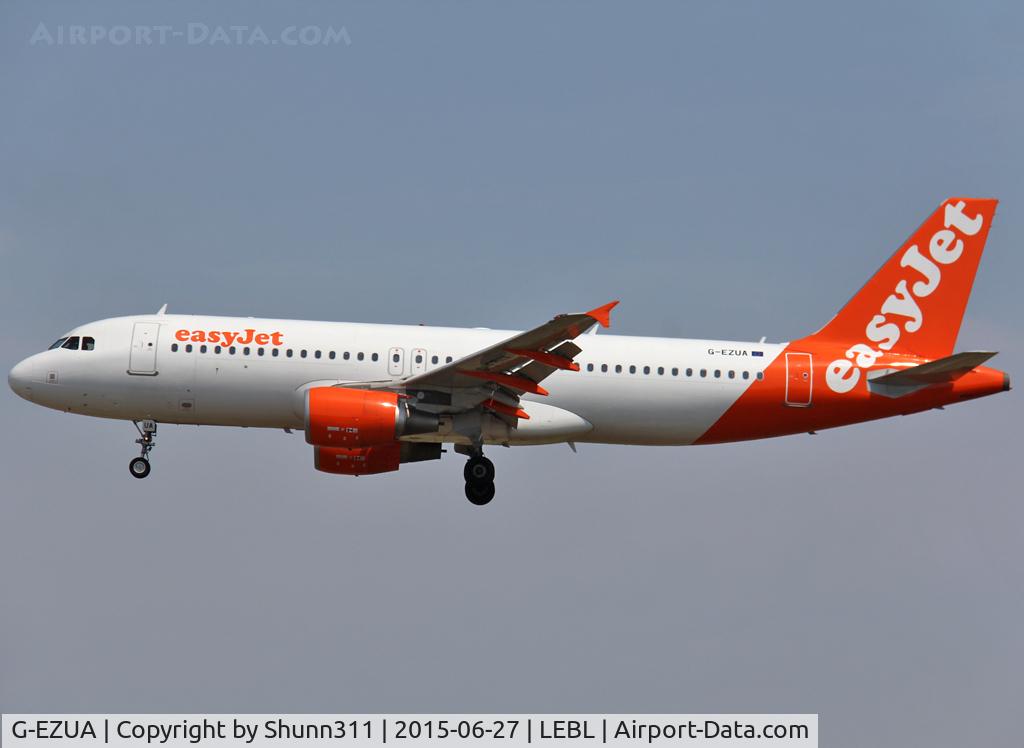 G-EZUA, 2011 Airbus A320-214 C/N 4588, Landing rwy 25R in interim c/s