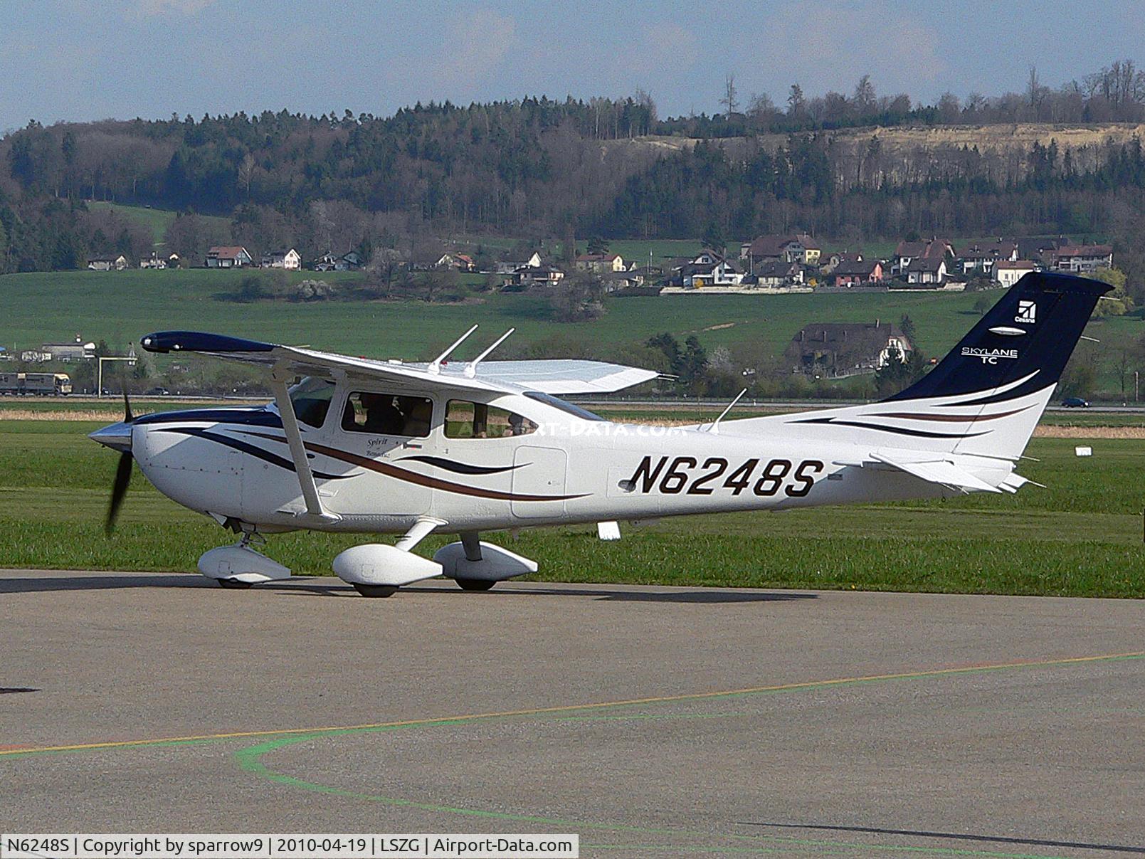 N6248S, 2008 Cessna T182T Turbo Skylane C/N T18208849, to refuelling station