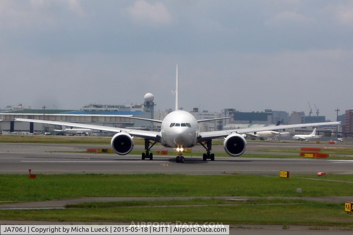 JA706J, 2003 Boeing 777-246/ER C/N 33394, At Haneda