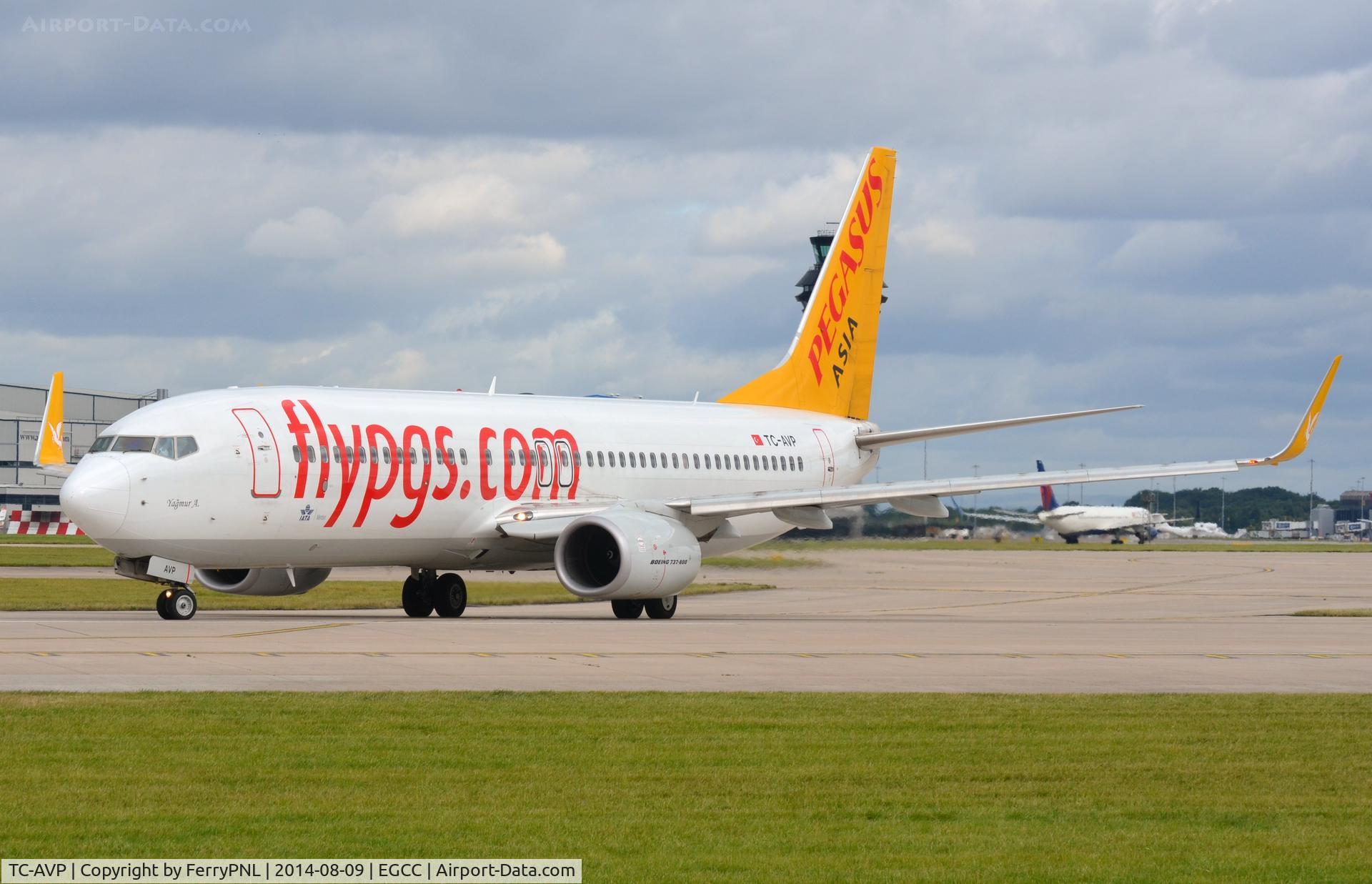 TC-AVP, 2011 Boeing 737-82R C/N 38175, Pegasus B738 lining-up.