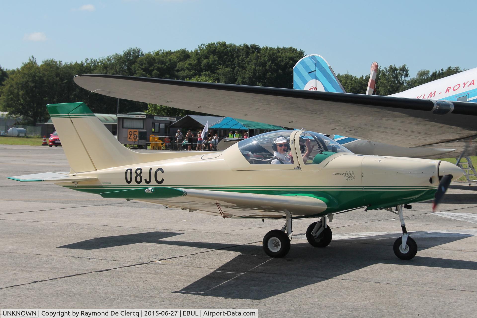 UNKNOWN, Unknown Unknown C/N Unknown, Taxiing out at Ursel Avia 2015.