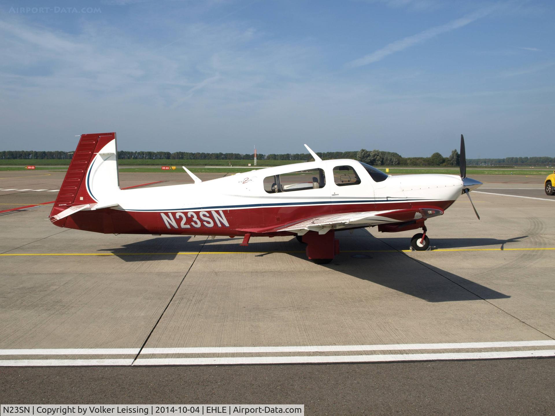 N23SN, 2004 Mooney M20R Ovation C/N 29-0338, parking