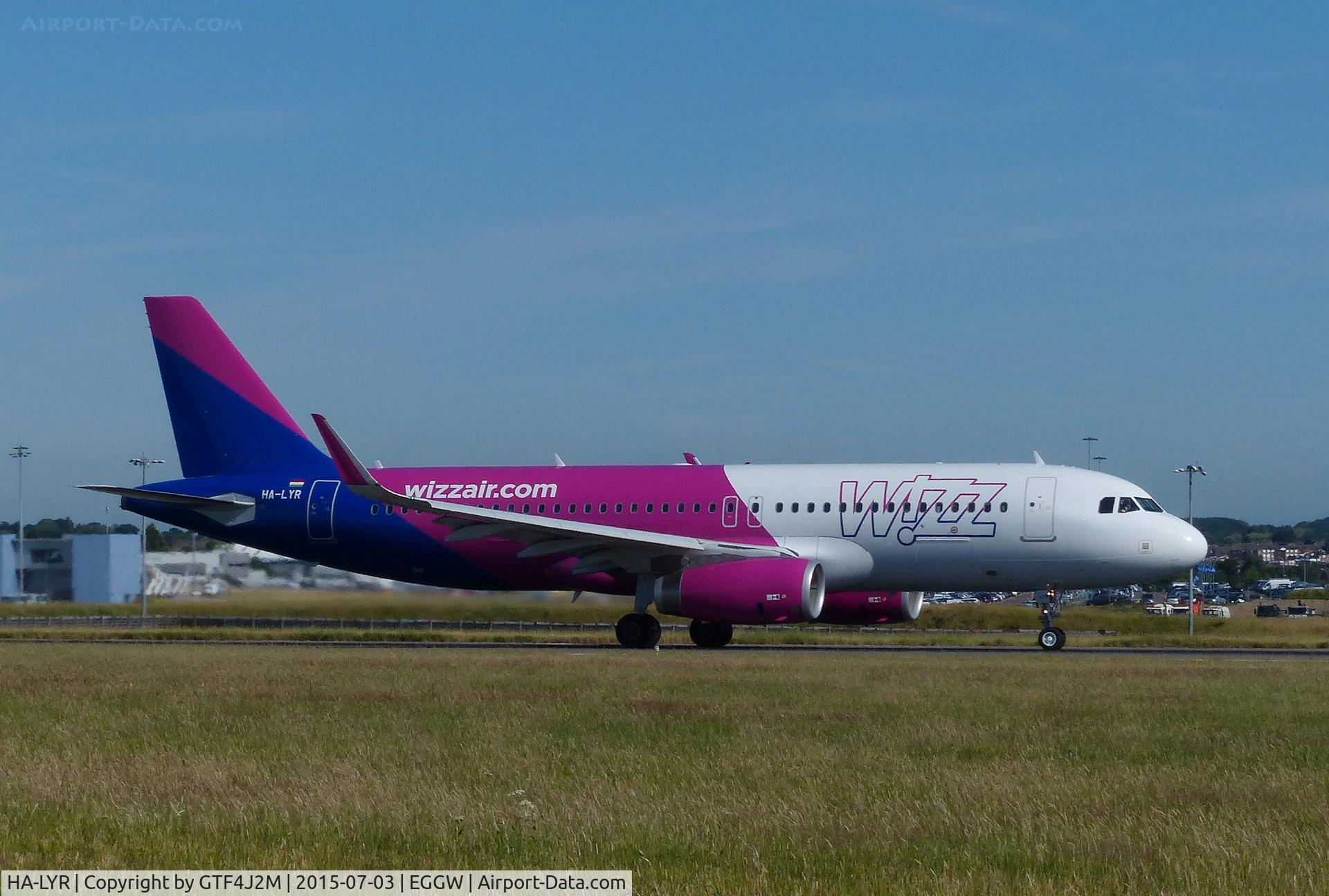 HA-LYR, 2015 Airbus A320-232 C/N 6631, HA-LYR  Wizz Air  at Luton 3.7.15