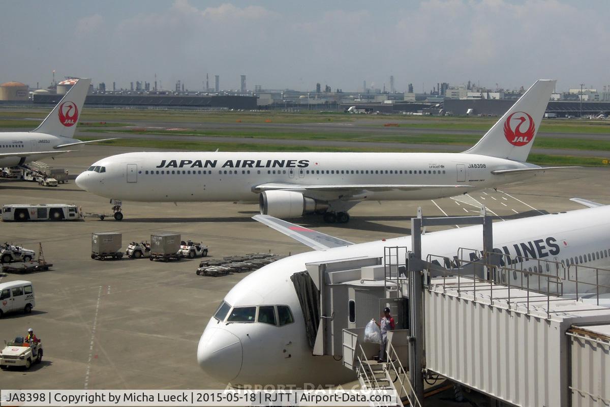 JA8398, 1994 Boeing 767-346 C/N 27312, At Haneda