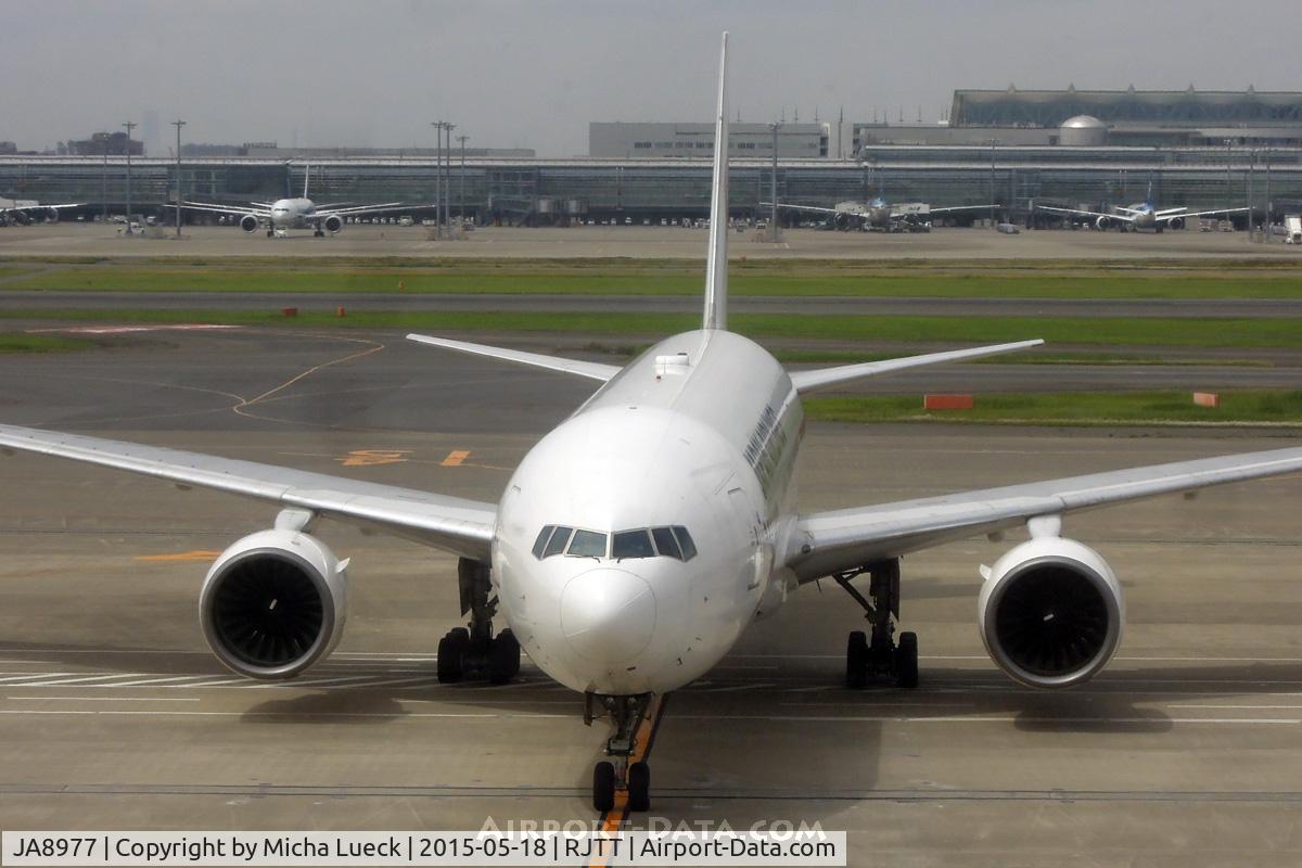 JA8977, 1996 Boeing 777-289 C/N 27636, At Haneda