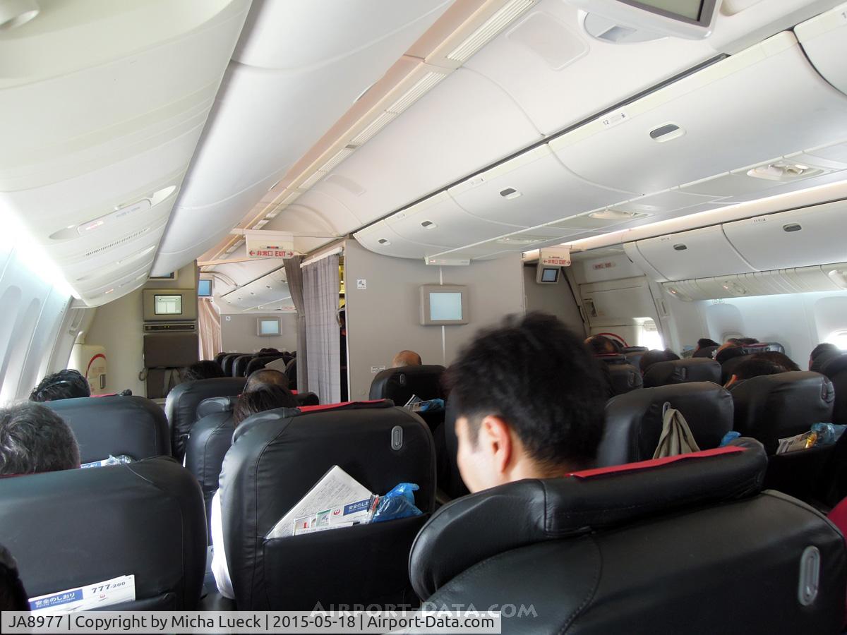 JA8977, 1996 Boeing 777-289 C/N 27636, Fight HND-ITM, including J-class (2-4-2) was full