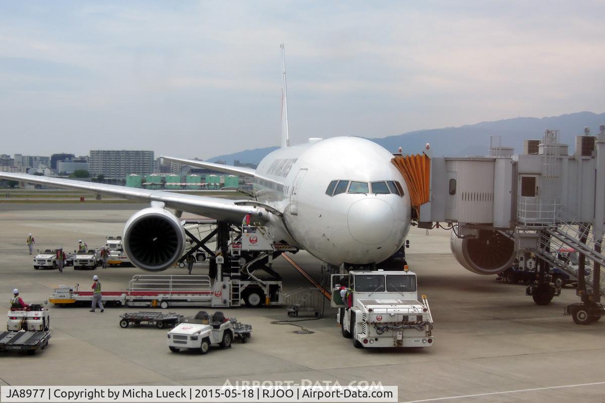 JA8977, 1996 Boeing 777-289 C/N 27636, Just arrived from HND