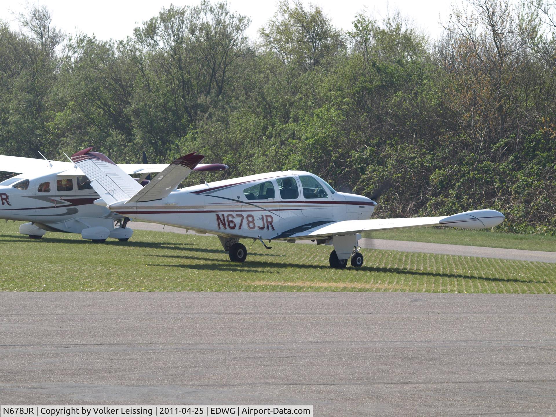 N678JR, 1977 Beech V35B Bonanza C/N D-10095, parking