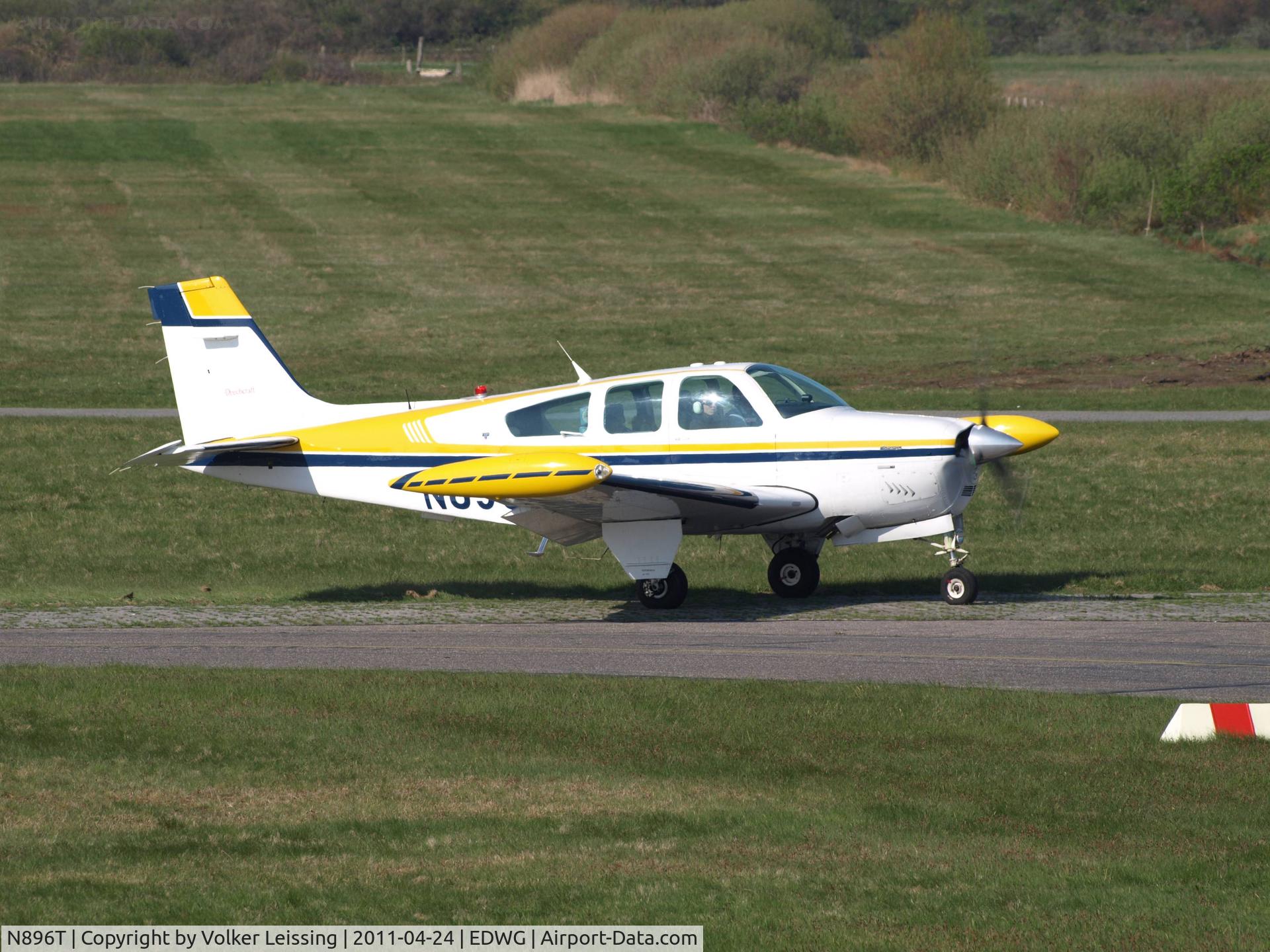 N896T, 1989 Beech F33A Bonanza C/N CE-1341, taxi to rwy