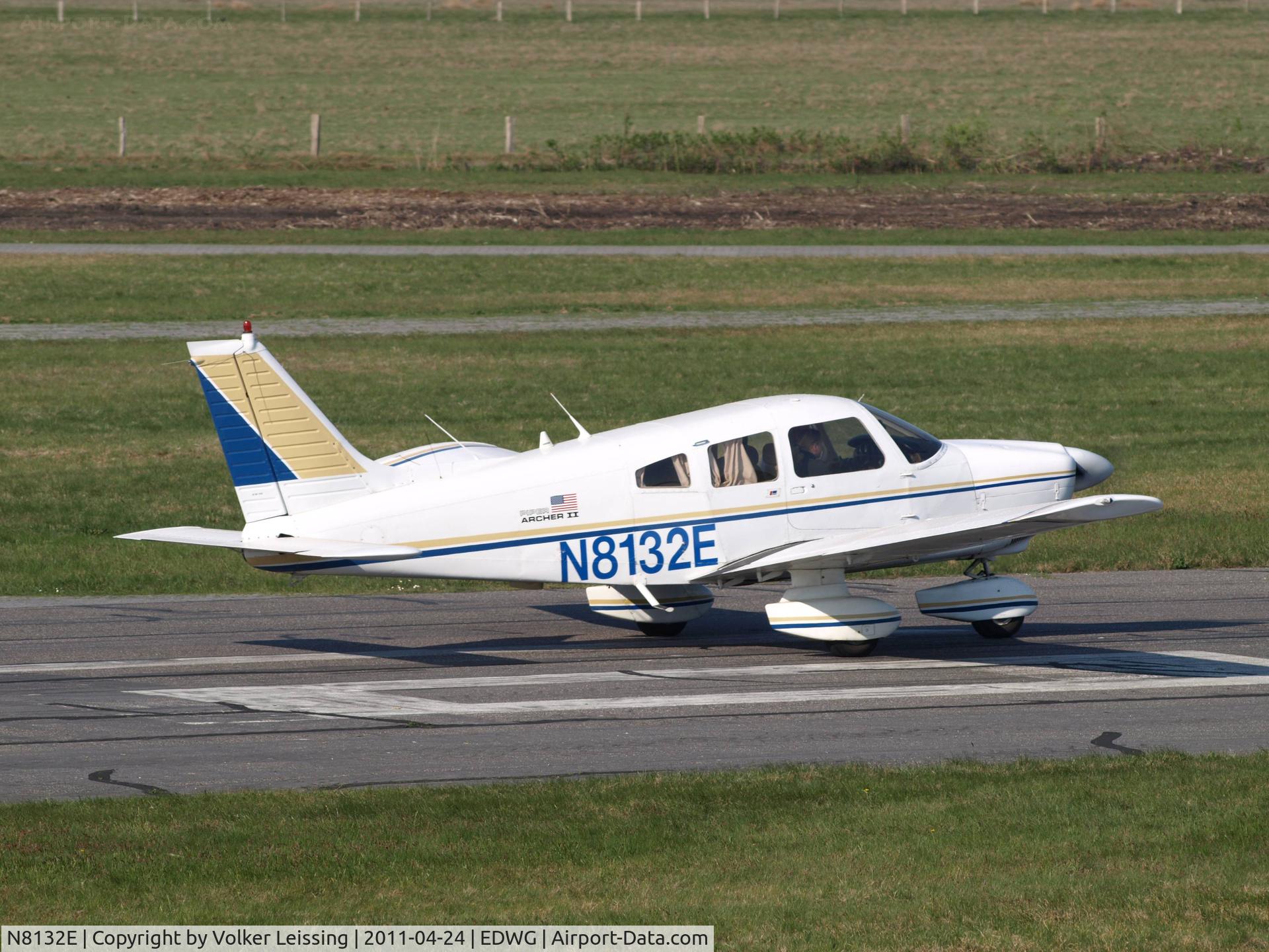 N8132E, 1980 Piper PA-28-181 C/N 28-8090165, take of