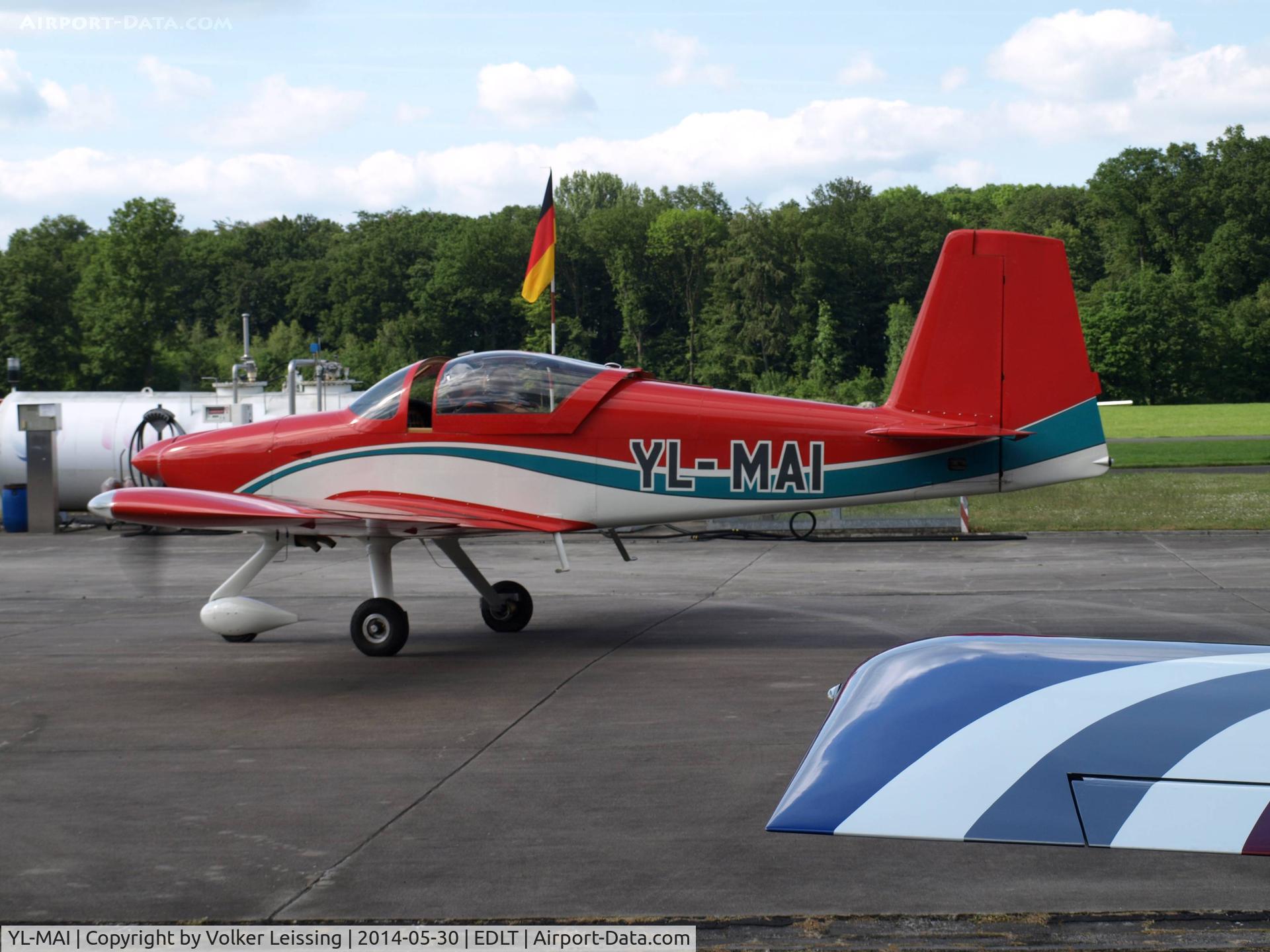 YL-MAI, 2013 Vans RV-7A C/N 73914, parking