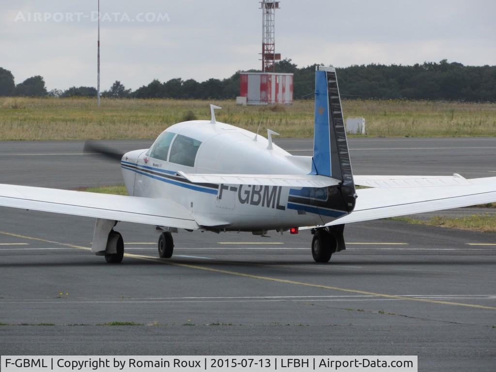 F-GBML, Mooney M20J 201 C/N 24-0530, Taxiing