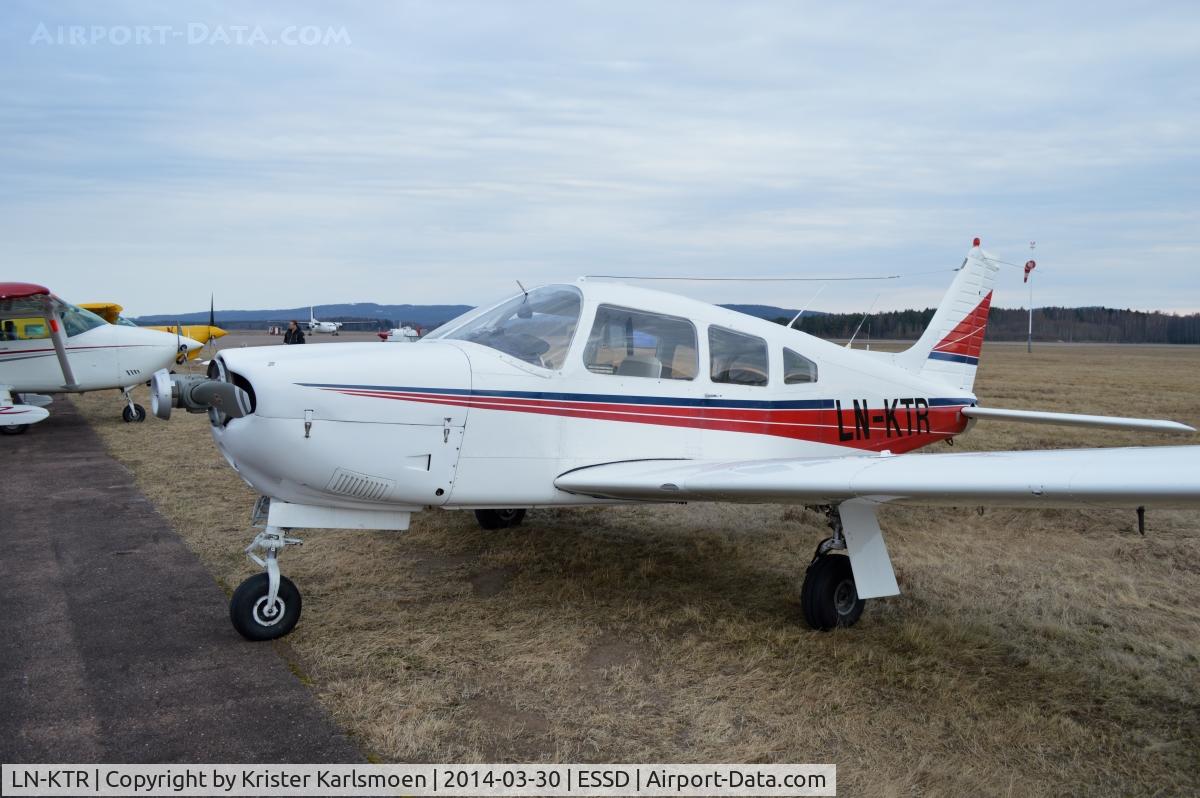 LN-KTR, 1974 Piper PA-28R-200 Arrow II C/N 28R-7435046, Outside service hangar.
