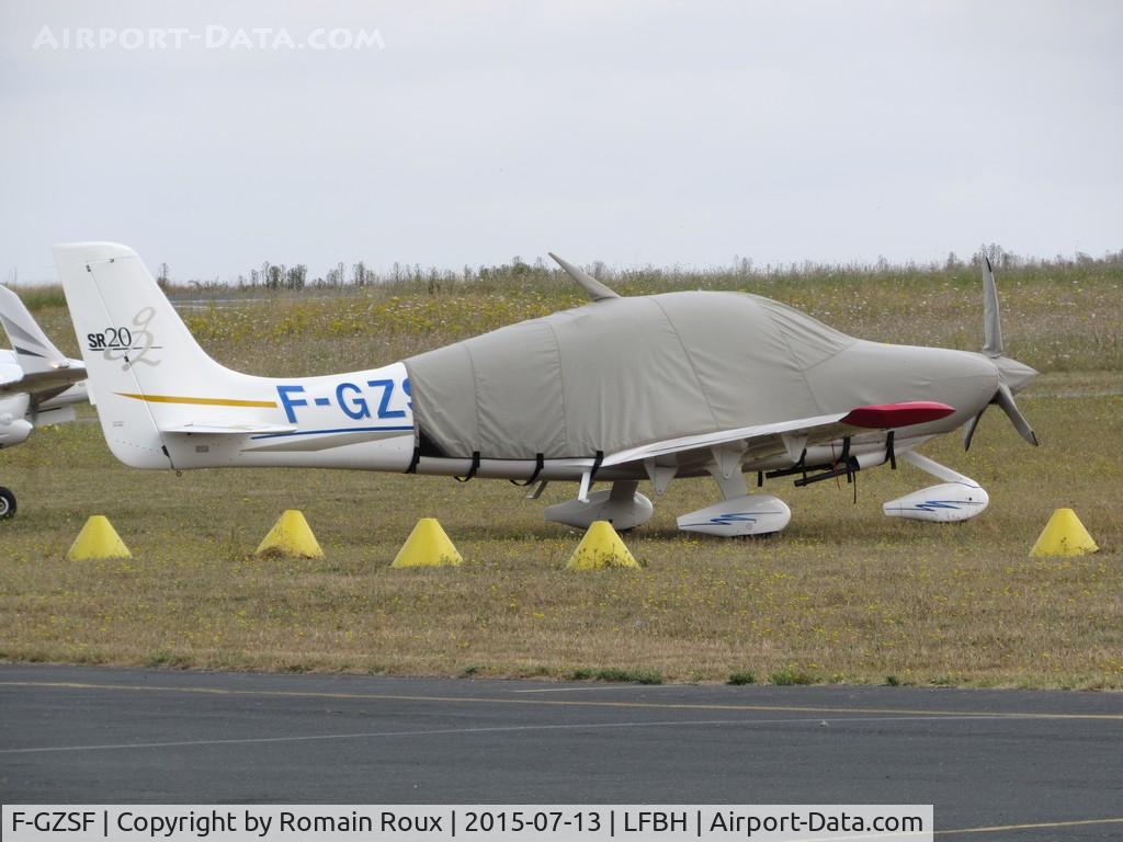 F-GZSF, 2005 Cirrus SR20 G2 C/N 1487, Parked