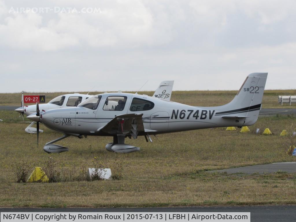 N674BV, Cirrus SR22 GTS C/N 3781, Parked