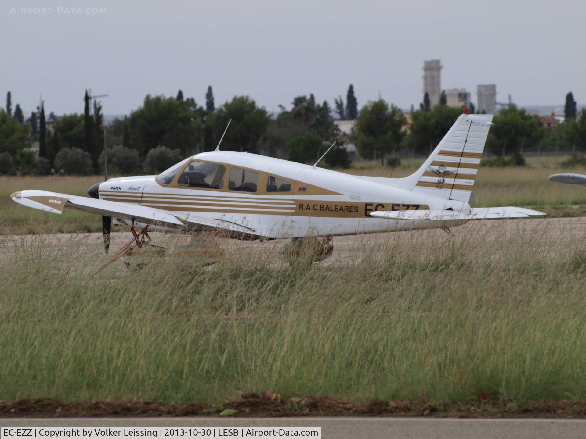 EC-EZZ, Piper PA-28-181 Archer C/N 288190295, parking