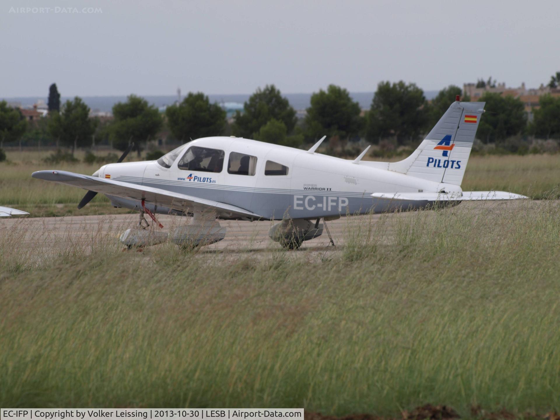 EC-IFP, Piper PA-28-161 Warrior II C/N 28-8116103, parking