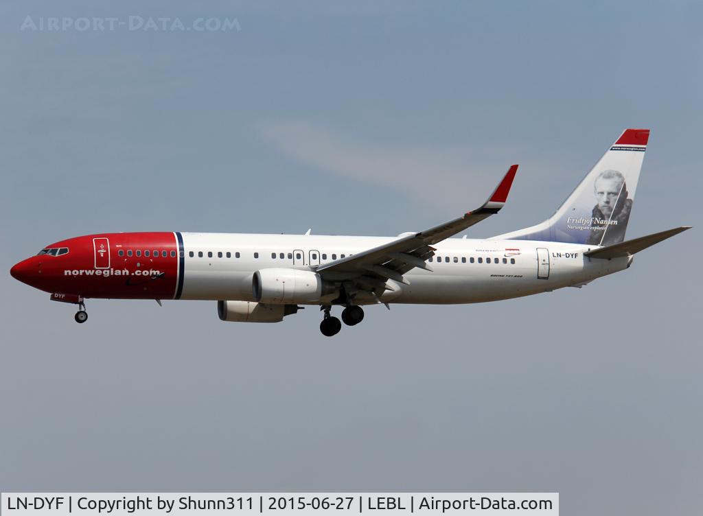 LN-DYF, 2010 Boeing 737-8JP C/N 39004, Landing rwy 25R