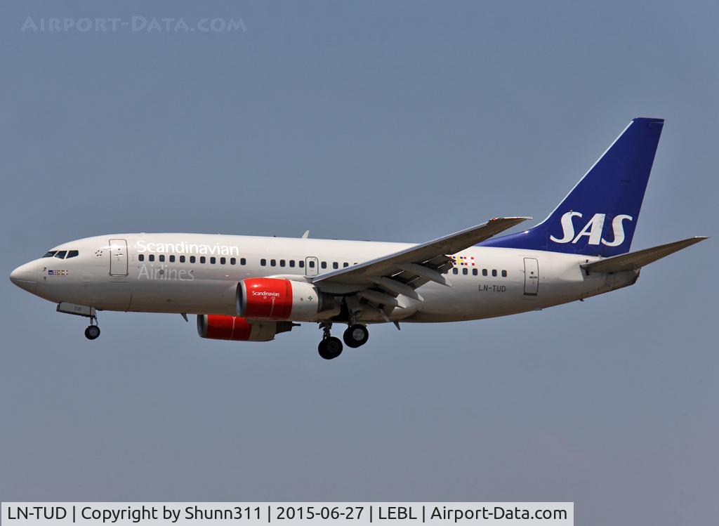 LN-TUD, 1998 Boeing 737-705 C/N 28217, Landing rwy 25R