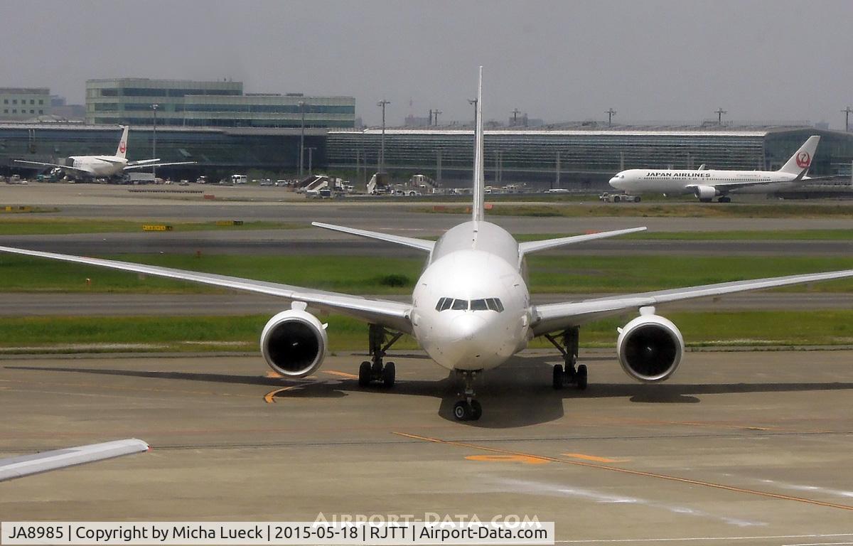 JA8985, 1997 Boeing 777-246 C/N 27652, At Haneda