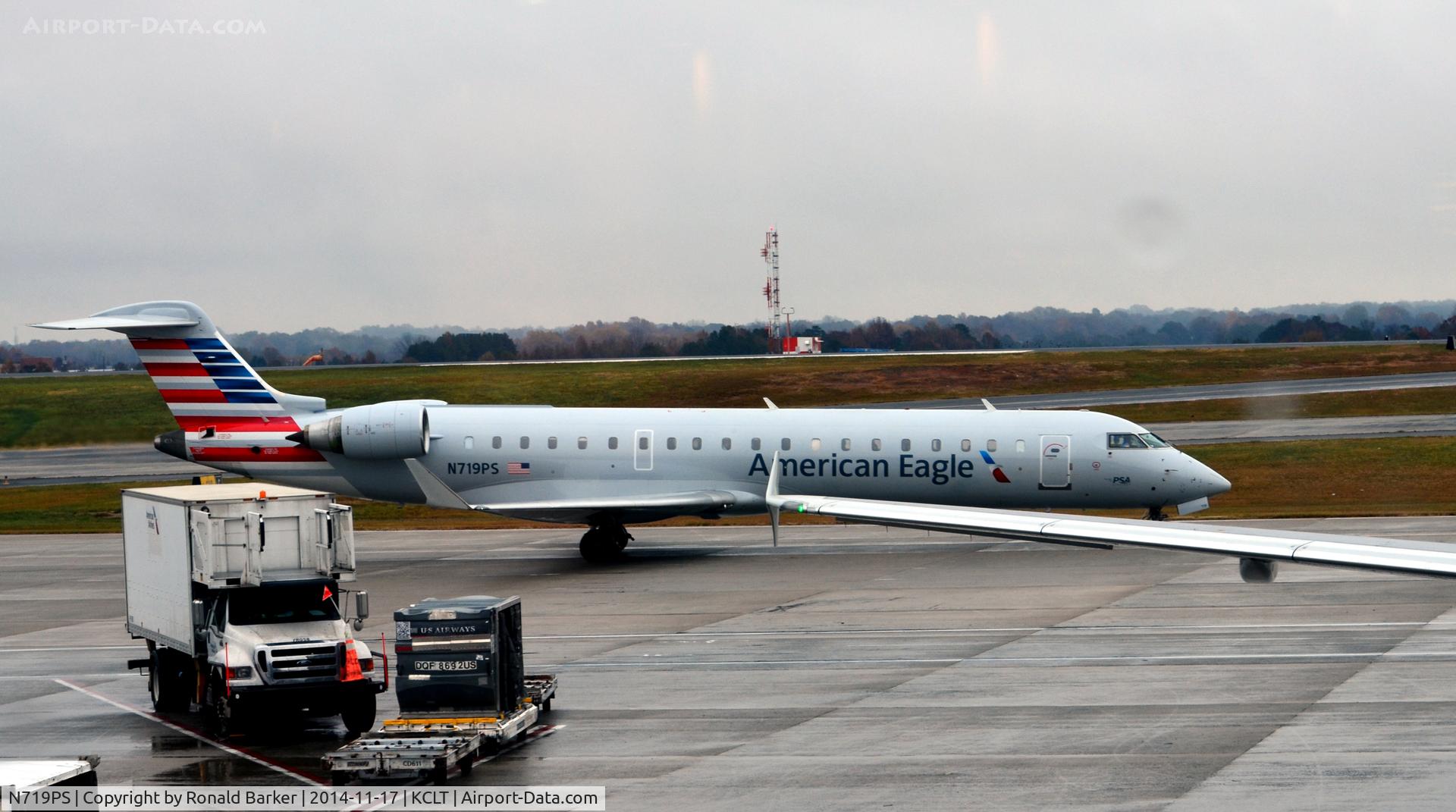 N719PS, 2004 Bombardier CRJ-701 (CL-600-2C10) Regional Jet C/N 10177, Taxi CLT