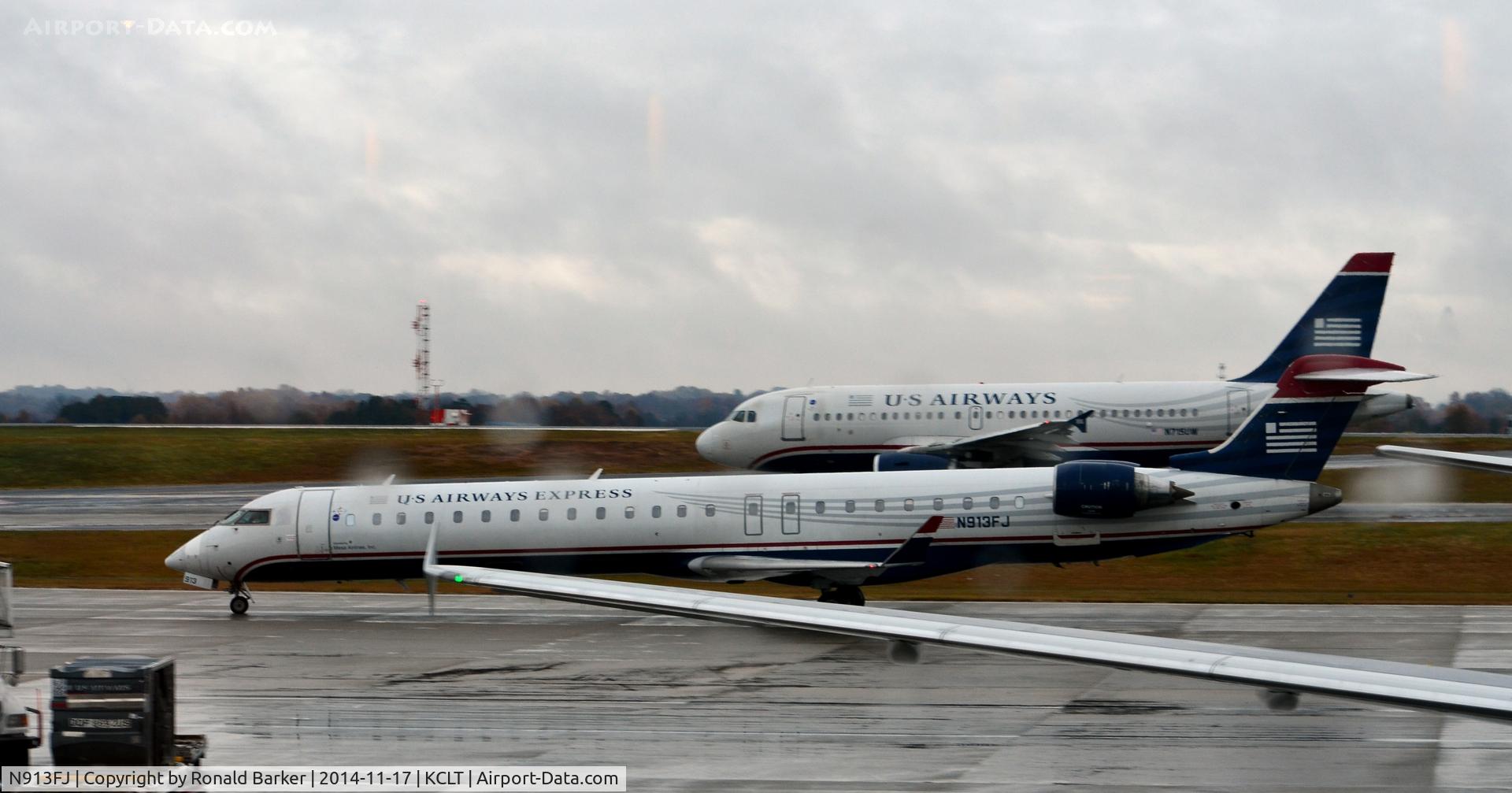 N913FJ, 2004 Bombardier CRJ-900ER (CL-600-2D24) C/N 15013, Taxi CLT