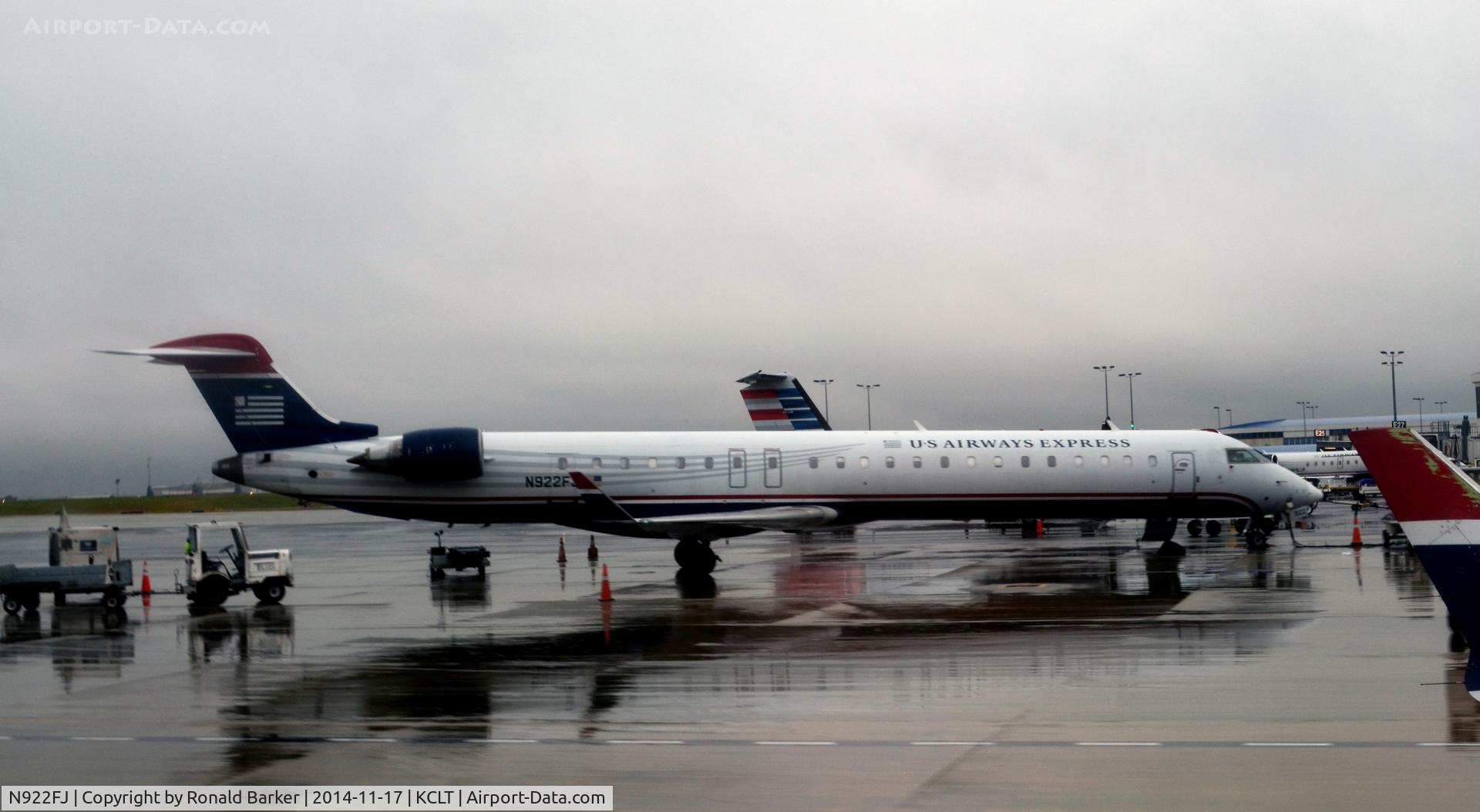 N922FJ, 2004 Bombardier CRJ-900ER (CL-600-2D24) C/N 15022, Gate CLT
