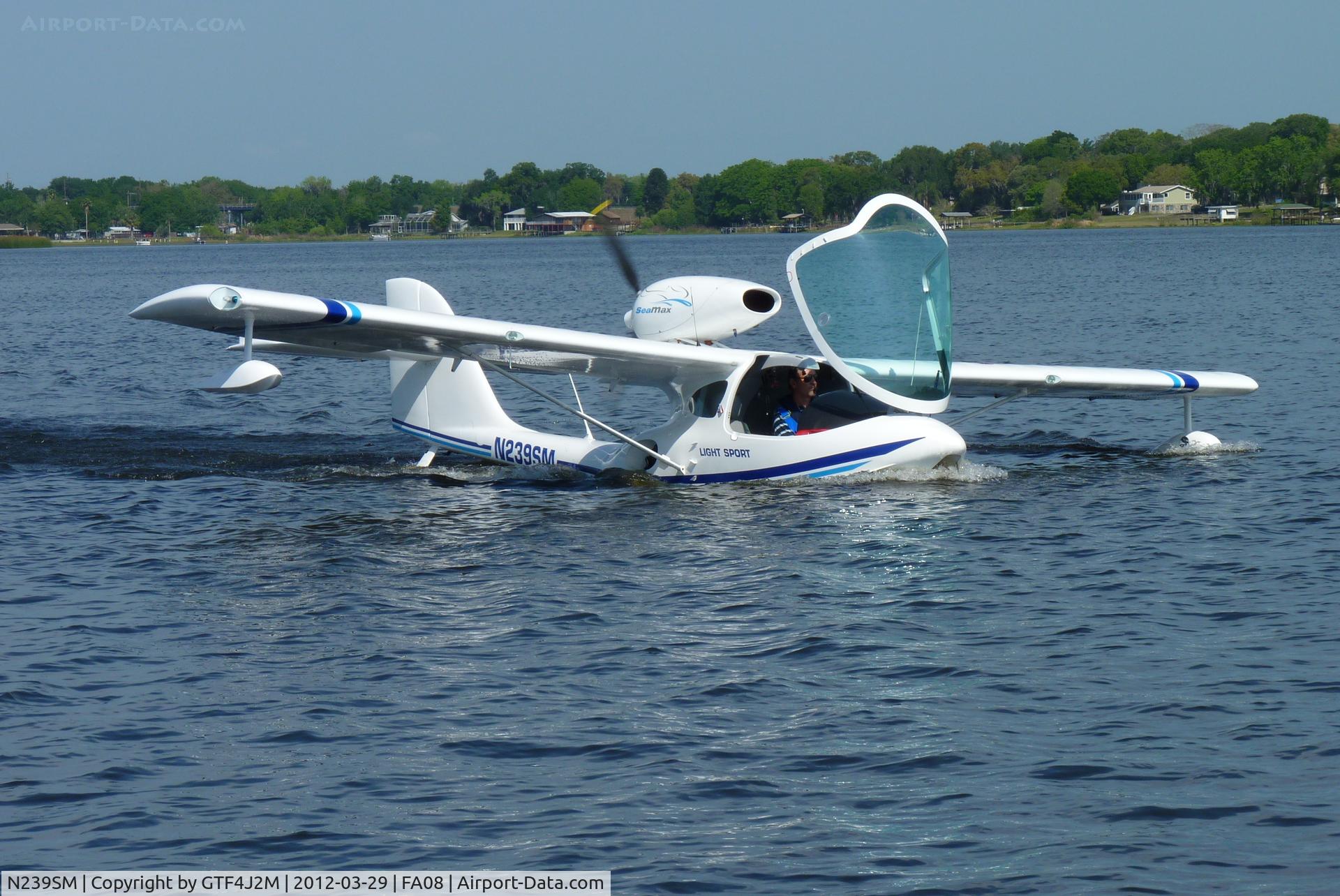 N239SM, 2008 Airmax SeaMax M-22 C/N 65, N239SM at Lake Agnes Splash-in 29.3.12