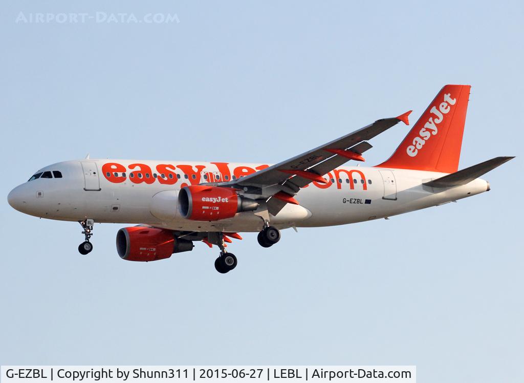 G-EZBL, 2007 Airbus A319-111 C/N 3053, Landing rwy 25R