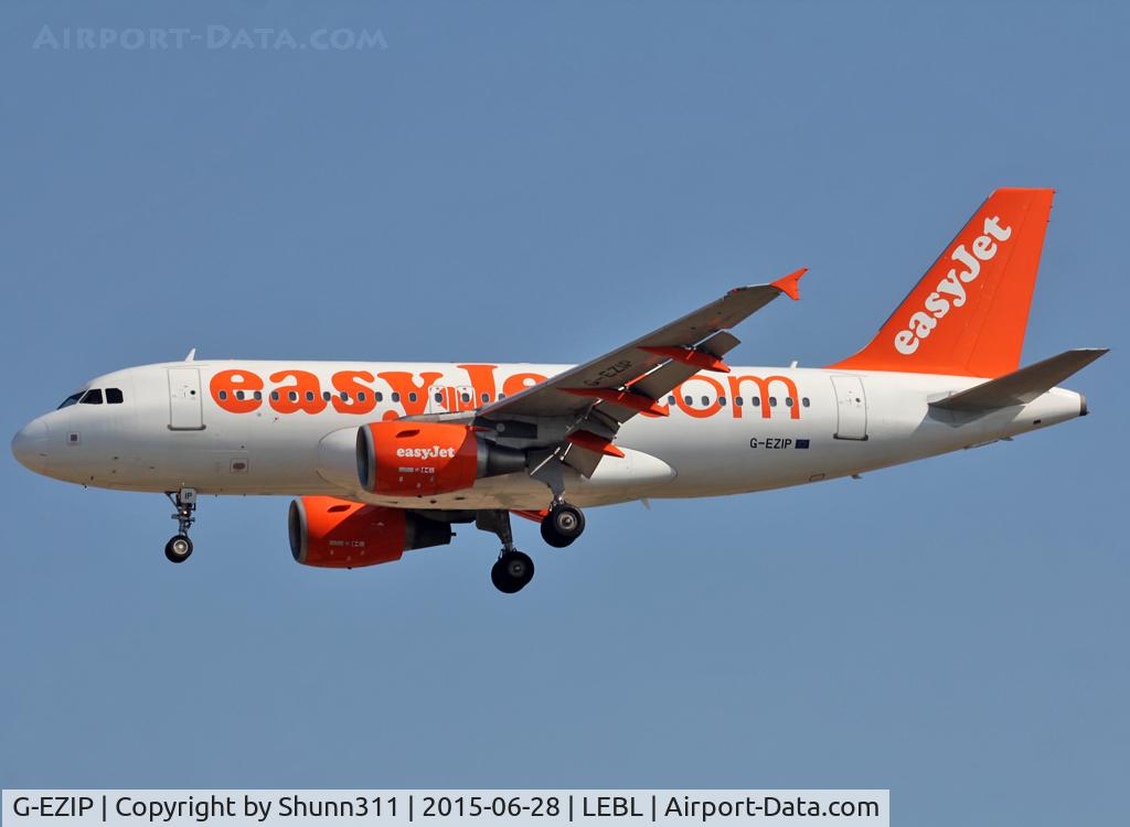 G-EZIP, 2005 Airbus A319-111 C/N 2514, Landing rwy 25R