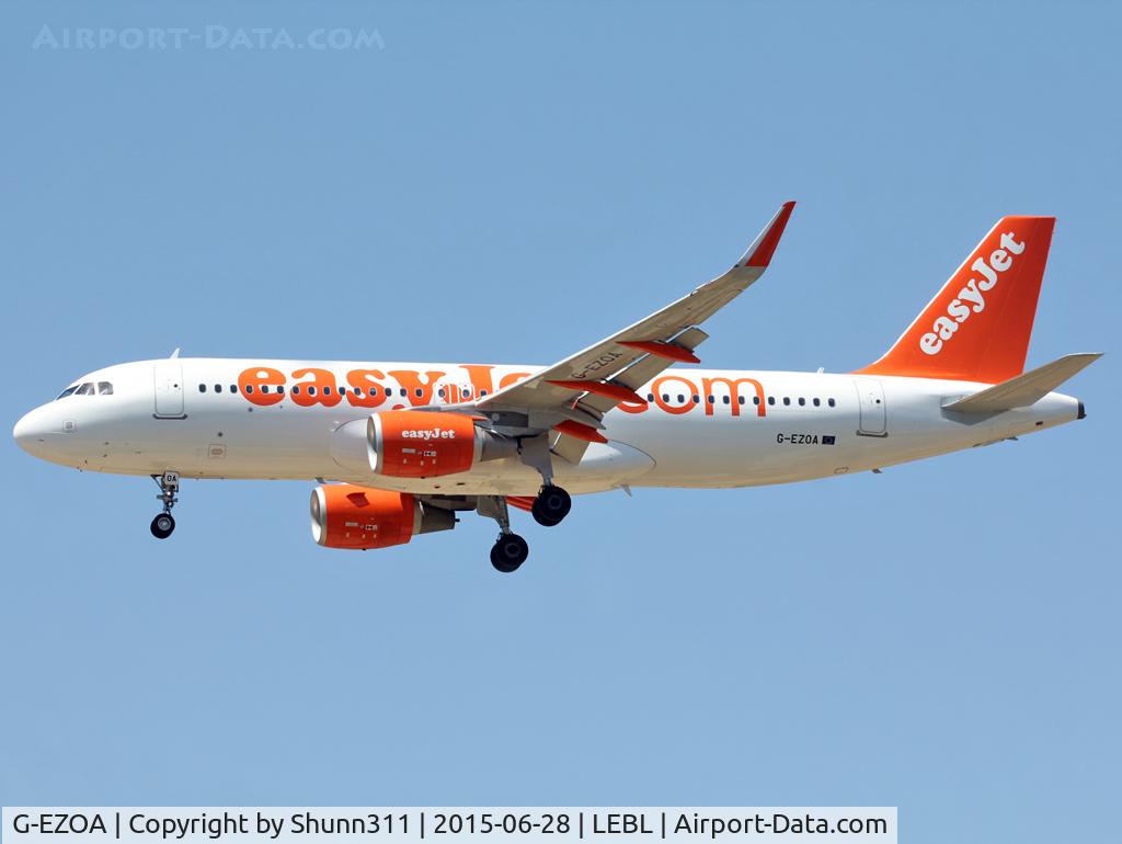 G-EZOA, 2014 Airbus A320-214 C/N 6412, Landing rwy 25R