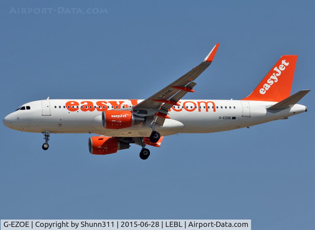 G-EZOE, 2015 Airbus A320-214 C/N 6509, Landing rwy 25R