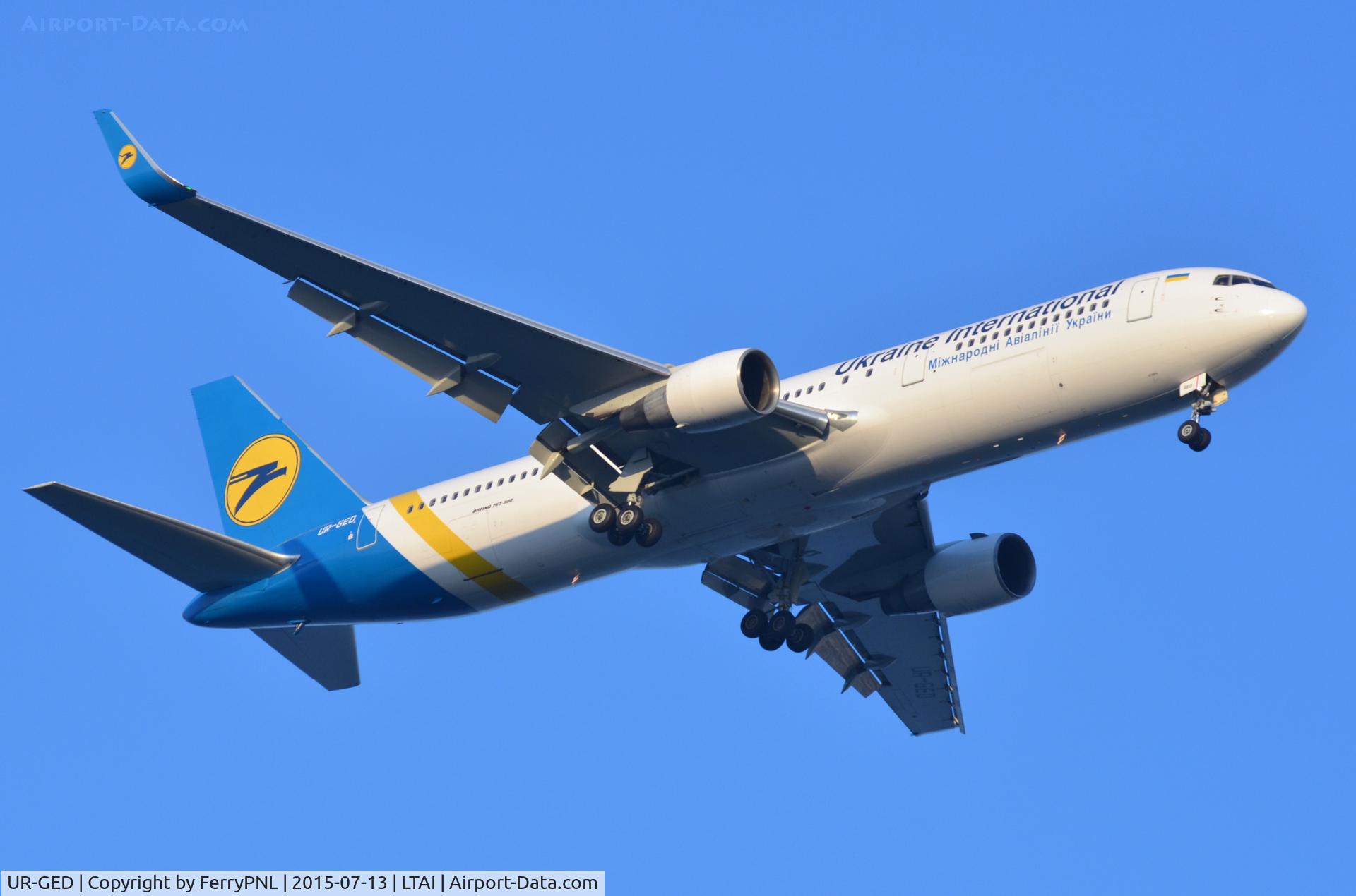 UR-GED, 1993 Boeing 767-33A/ER C/N 25536, Ukraine Intl B763 arriving
