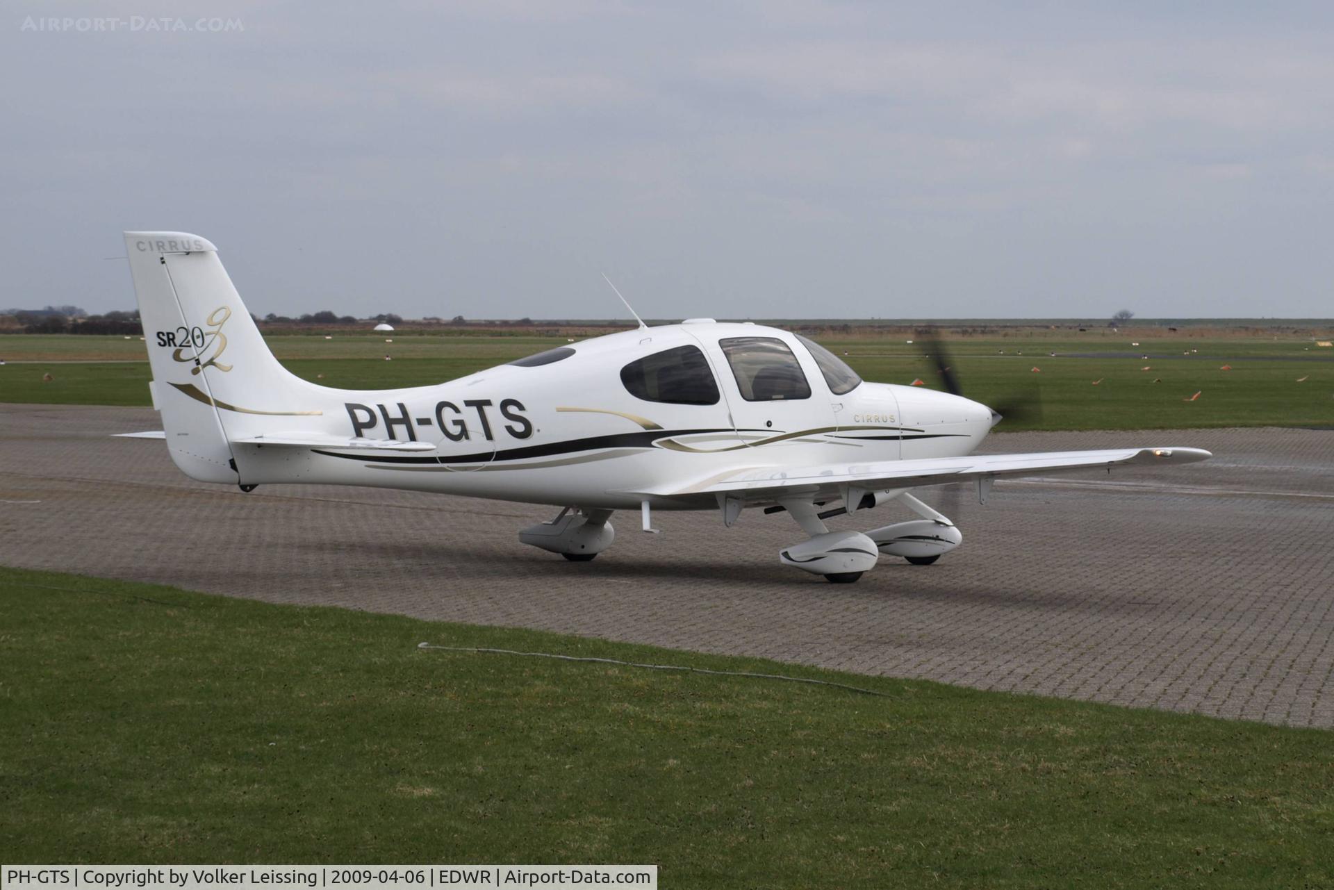 PH-GTS, 2007 Cirrus SR20 G2 C/N 1765, ready for taxi