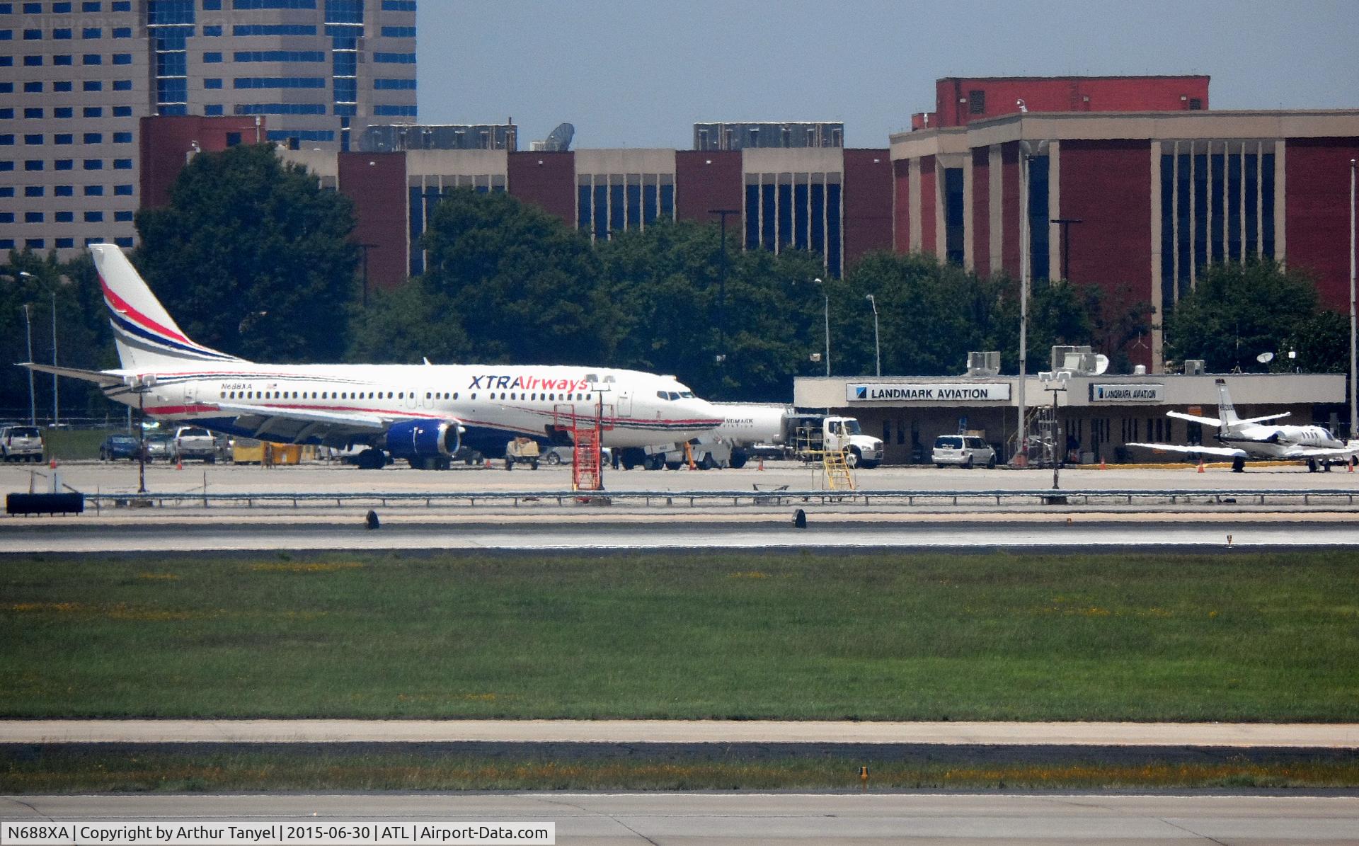 N688XA, 1990 Boeing 737-4Y0 C/N 24688, On tarmac @ ATL