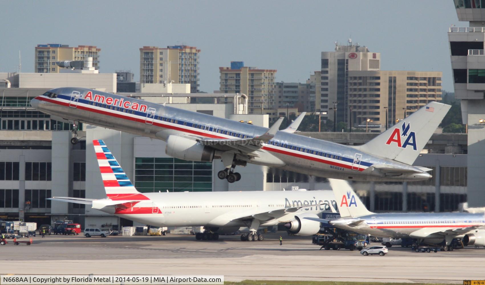 N668AA, 1992 Boeing 757-223 C/N 25333, American
