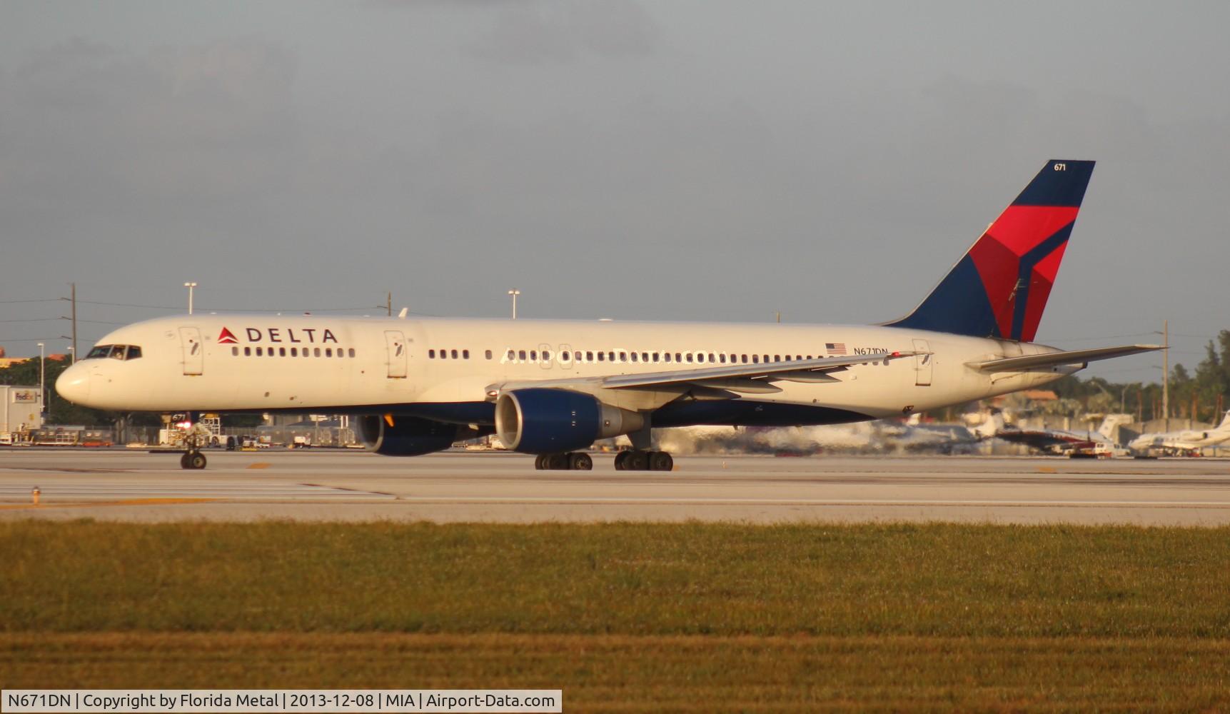 N671DN, 1992 Boeing 757-232 C/N 25332, Delta