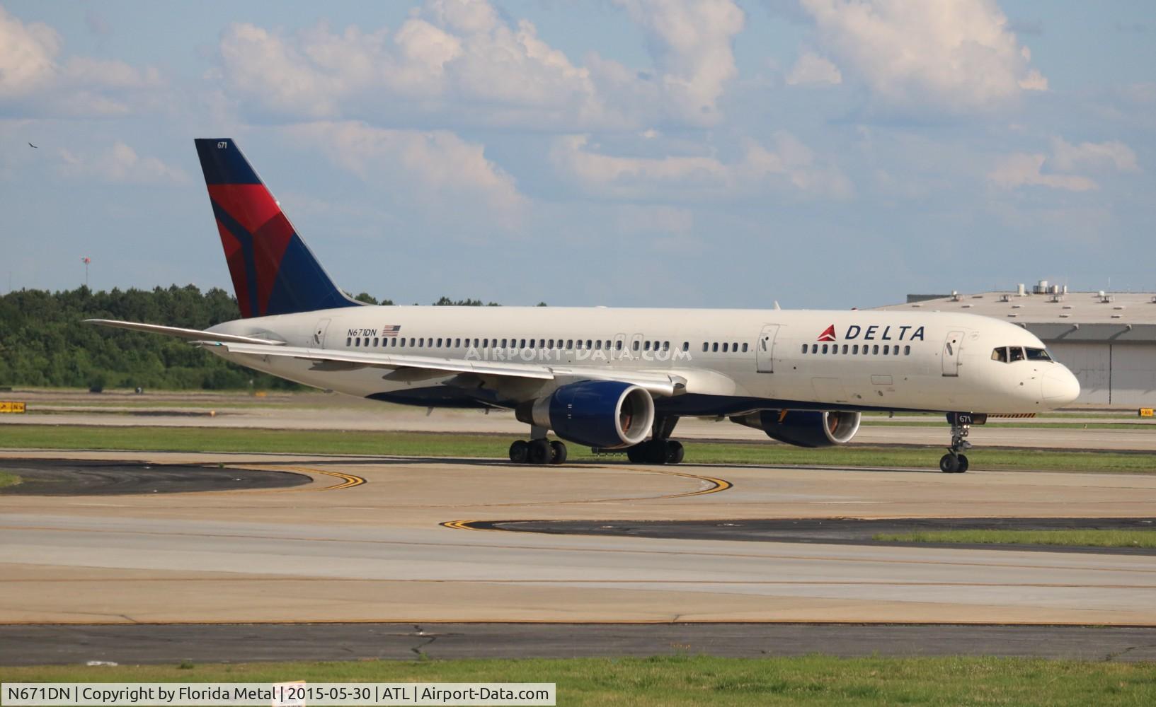 N671DN, 1992 Boeing 757-232 C/N 25332, Delta