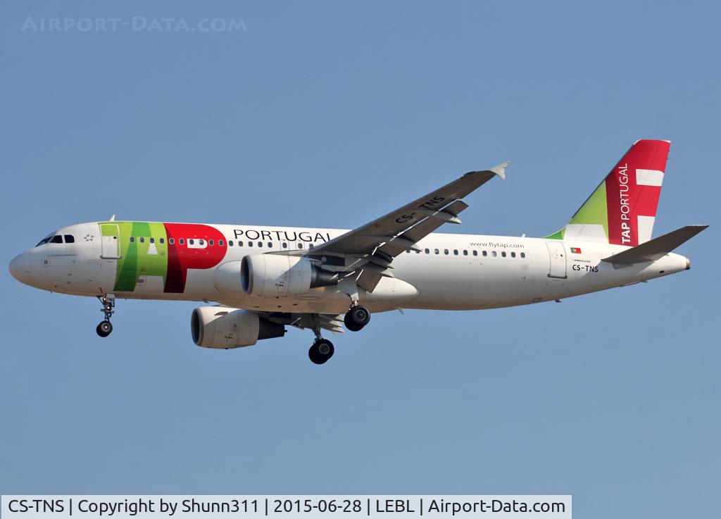 CS-TNS, 2009 Airbus A320-214 C/N 4021, Landing rwy 25R