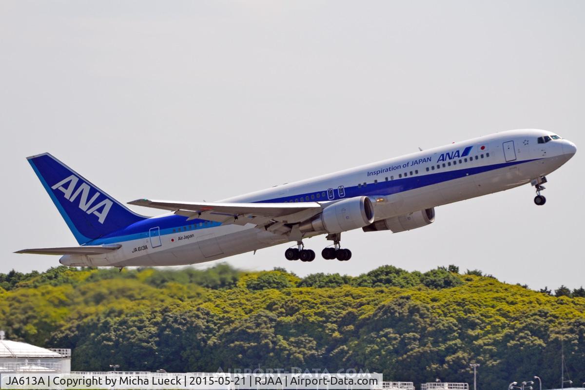 JA613A, 2004 Boeing 767-381/ER C/N 33507, At Narita