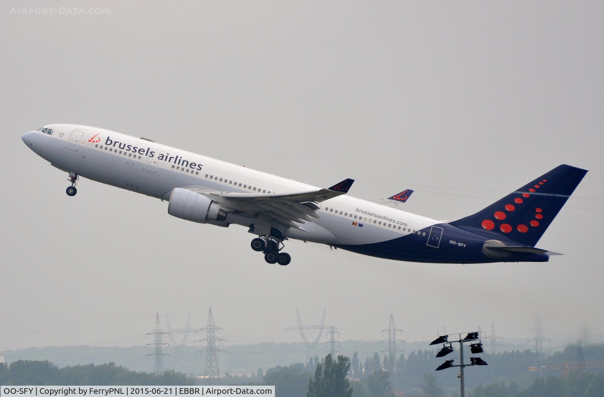 OO-SFY, 1998 Airbus A330-223 C/N 229, Brussels A332 lifting-off